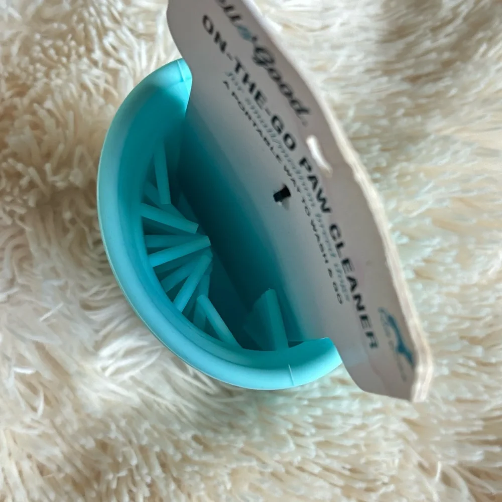 Well & Good On the Go Paw Cleaner NWT